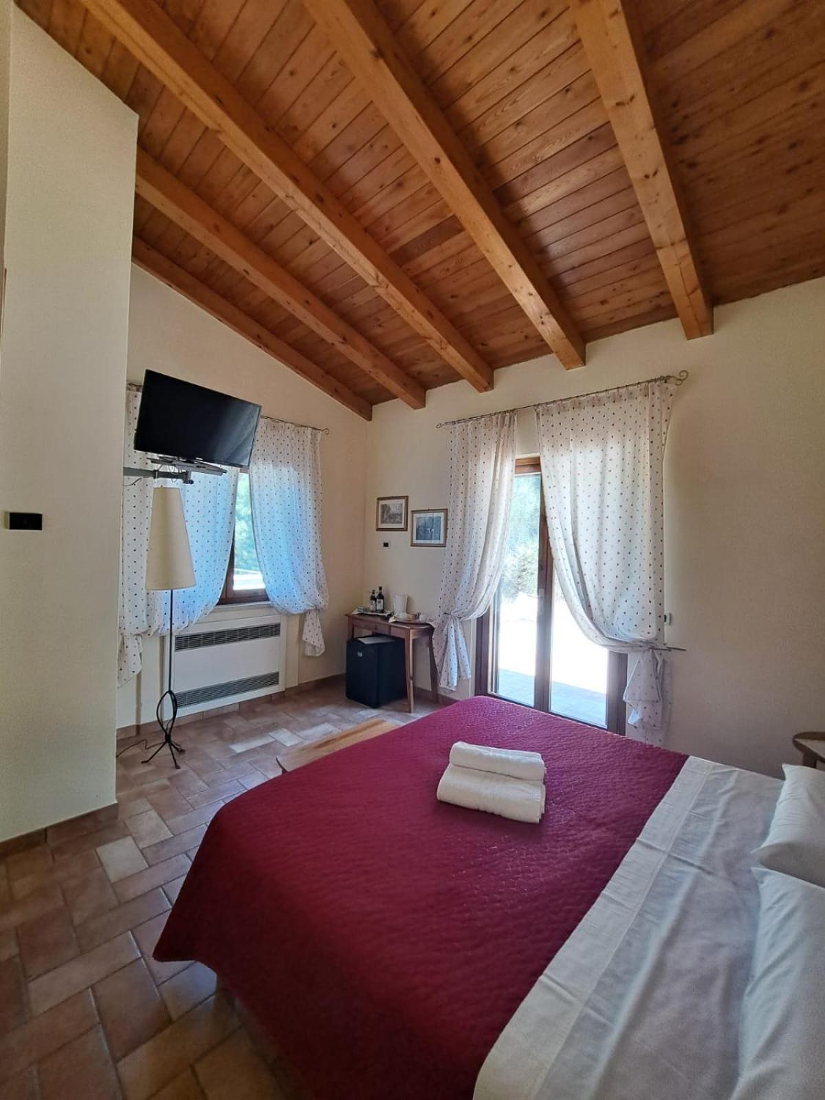 Casale Terre Rosse Garden Bed and Breakfast Saturnia Eksteriør billede